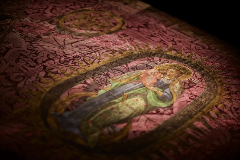 Fana 2 med en jungfru Maria-avbild