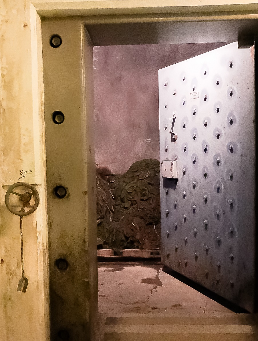 En öppnad skyddsdörr i Victoriafortet.